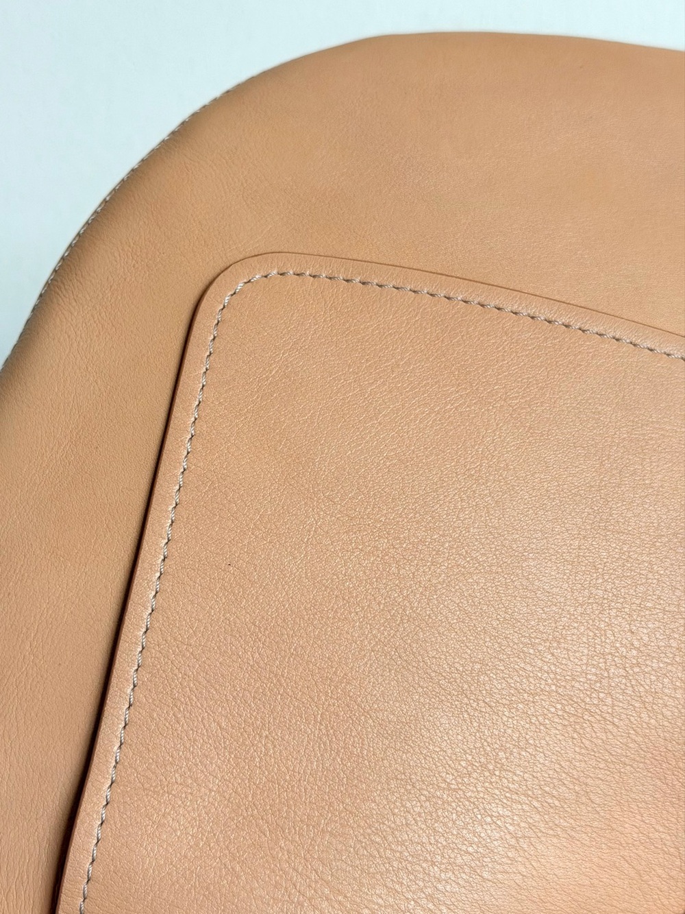 Chloe Kiss Sandy Beige Leather Hobo Bag - Picture 13 of 16